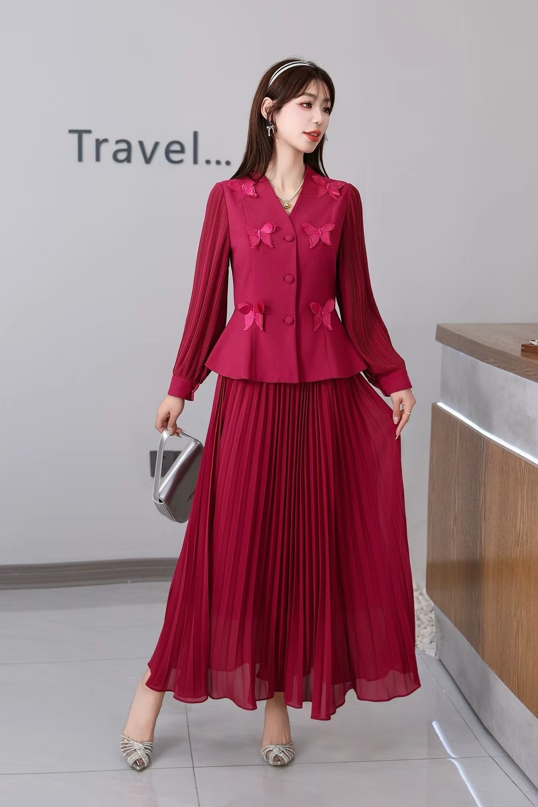 840b5058-9a30-41b4-9bea-b4e0fa367f9d 2-piece set for ladies